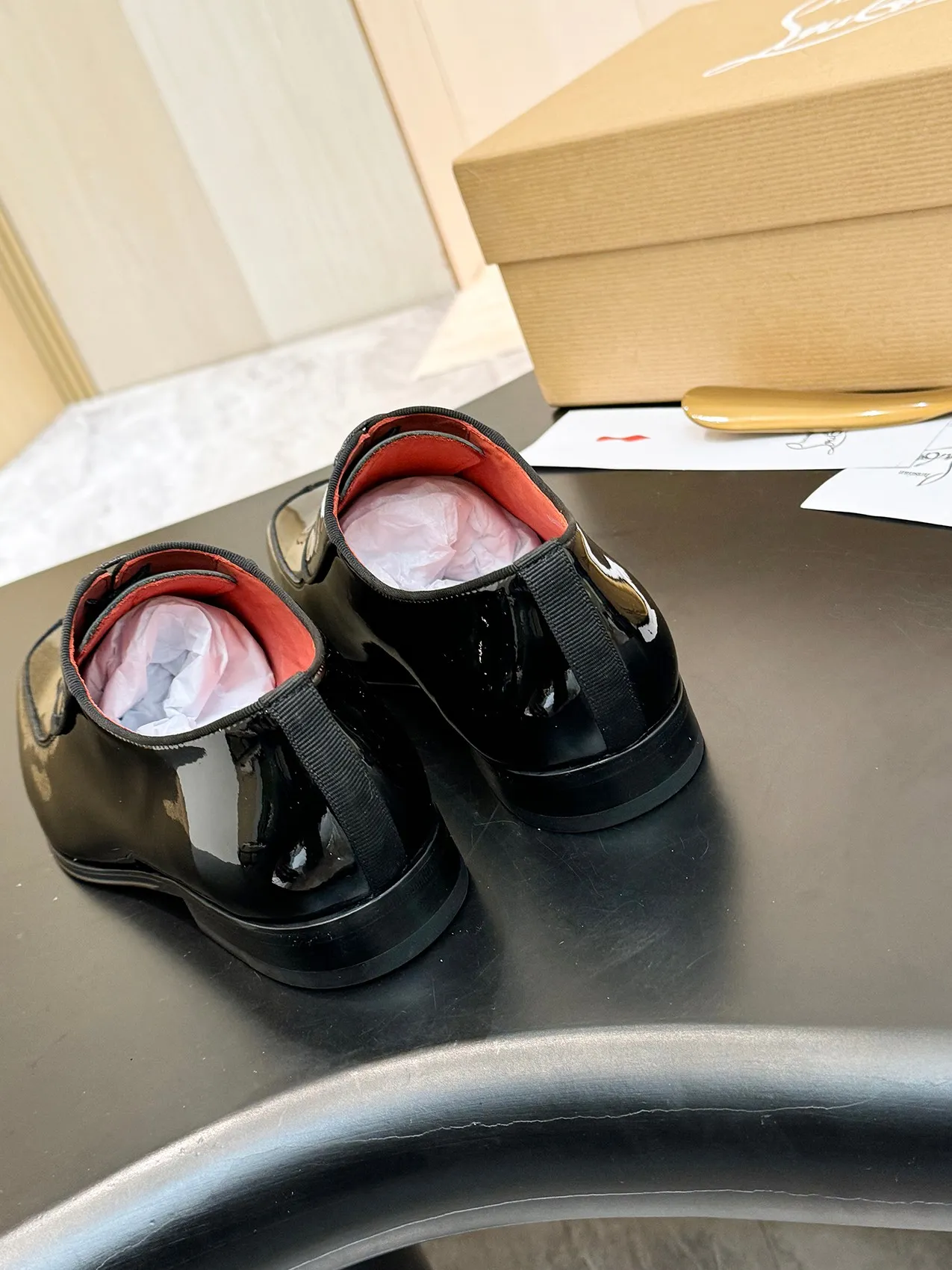 [CL red sole shoes] Top P: 1020💰 Size 39-44 (⚠️38.45.46.47 custom-made, non-returnable and non-exchangeable) 🆑High-end men's business formal leather shoes, original authentic top quality goods ••✅💯 Top original order purchasing agent! Original imported patterned cowhide ➕Imported cowhide lining ➕Cowhide feet ➕Original leather outsole~🉑️Feel free to compare the authentic ones!